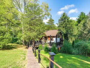 Pet-Friendly Delta Cabin w/ Private Hot Tub!