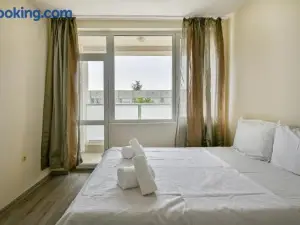 Delta Planet Budget Flat 2 Guests