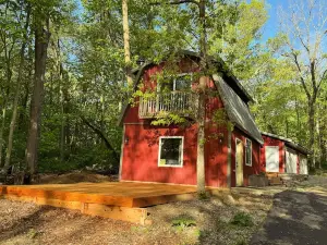 Cozy cabin retreat in NW Lake Leech area