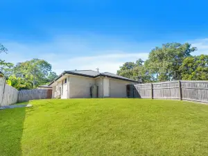 Bellbird Park-RM 3 bedroom house-West location, close to Motorway and Orion