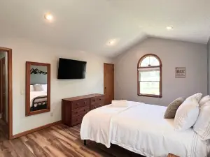 Live It Up Lodge - Mtn Bike Mecca, Walk to Ski, Dog Friendly