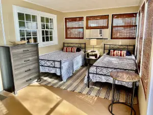 Lake Front Cottage, Private Boat Ramp & Dock, Kayaks, Arcade Games, Ping Pong