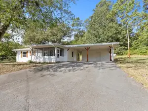 Peaceful Cabin Home-Minutes from Guntersville City Harbor and Boat Launches