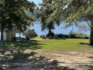 Lakefront Home with Onsite Boat Launch!  Great Fishing!  Very Relaxing!