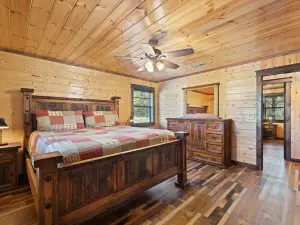 Brand New Secluded Cabin with Meadow Views