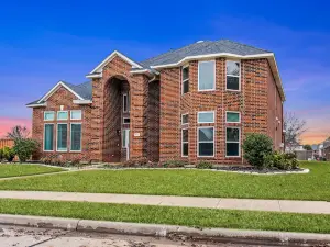 Amazing Pool Home near Lake