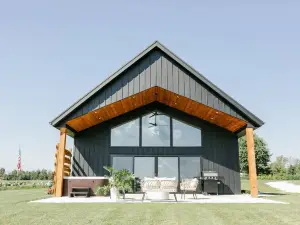 Sky Ridge Lodging- The Luna/ Brand New Cabin/ Amish Country