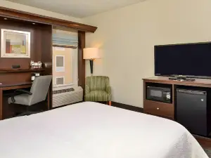Hampton Inn & Suites Newport News-Airport (Oyster Point Area)
