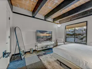 Lake Tahoe Vacation Rental w/ Patio & Pool Access