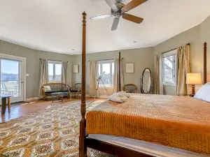 Huge lakefront home with sunroom, boat ramp, game room, huge deck, & kayaks