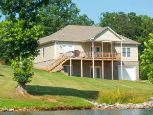 Great home with powered dock, boat launch, outdoor pool, & beach