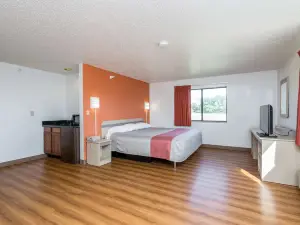 Motel 6 Waterloo, IA