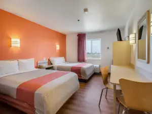 Howard Johnson by Wyndham Lemoore