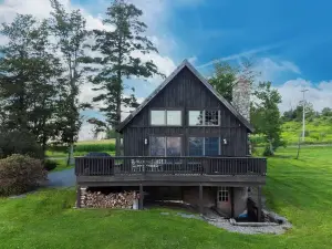 Get Away From It All - Romantic or Family - Timberframe Cottage