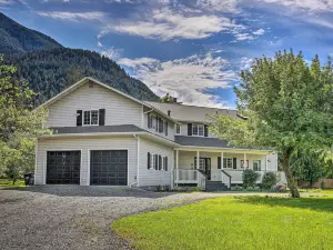 Riverside North Bend Oasis Stunning Mountain View