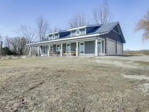 Dock & Panoramic Bay Views: Oconto Retreat!