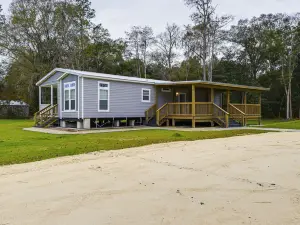 Peaceful Starke Retreat w/ Deck: 6 Mi to Downtown!