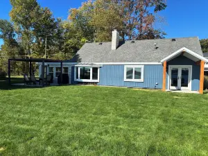 Lakefront Family Friendly Home with Large Sandy Beach and Beautiful Views