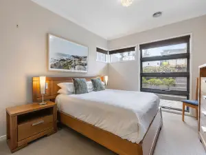 Cosy 3-Bedroom Retreat with Outdoor Space