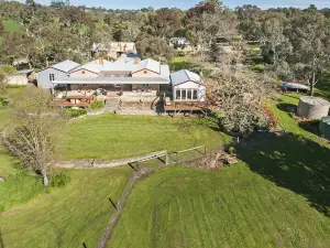 1860 Wine Country Cottages