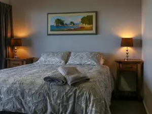Two Tuis Accommodation