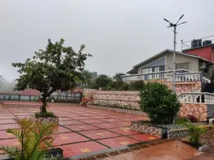 Hilltop Resort and Glamping Wai, Near Panchgani