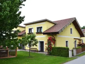 Privatzimmer und Ferienwohnungen Leeb