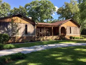Sisters on Sycamore Bed & Breakfast