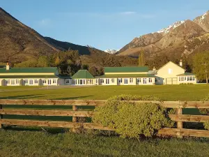 Grasmere High Country Bed & Breakfast Lodge