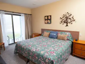 Ski-in, Ski-Out 2 Br Condo with View of Ski Lift! Condo