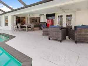 Punta Paradise- Enjoy a 4 Bedroom Pool Home