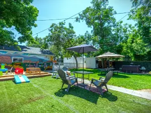Luxurious Oasis Retreat w King Beds, Theater, & Hot Tub in the Heart of Old Town