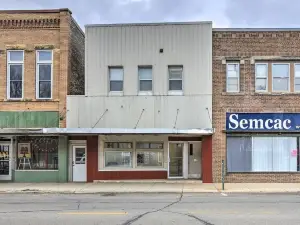 Downtown Apartment next to Lake & Hospital