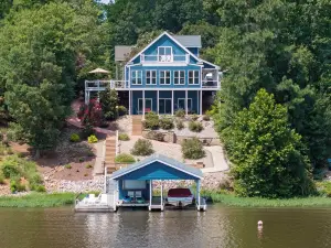 MAIN LAKE Views - Fire Pit - Pool Table - Bikes - Kayaks - SUPs