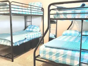 4 Bedroom/4.5 Bathroom/ 10 Beds/ Pets/ Pool Table