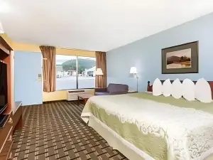 Days Inn by Wyndham Clayton
