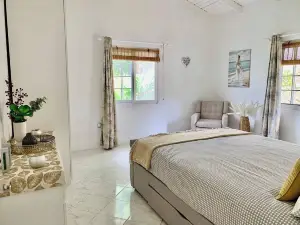 Stunning 3 Bed Villa, Balcony and Sea View