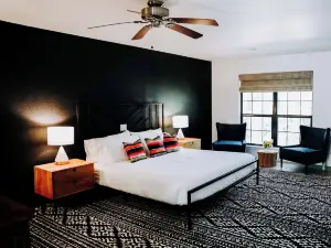 Wimberley Inn & Bar