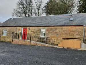 Inviting 2-Bed Barn with Hot Tub Near Muirkirk