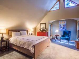 Private Hot Tub and Community Pool - Charming Cabin Retreat