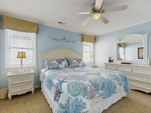 Attractive, oceanfront house with beach access, deck, grill, & AC - near dining