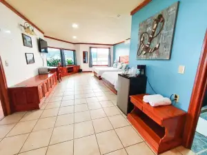 Fish Hook Marina Hotel
