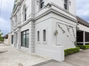Victoria Hall Apartments