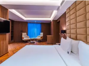 Grand Dhillon Hotel