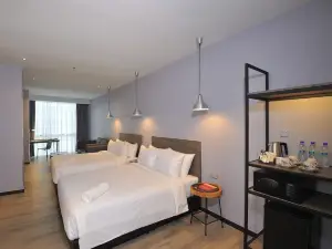 Urban H Hotel