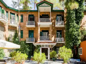 New Helvetia Historic Hotel