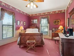 Four Winds Victorian Venue & Suites