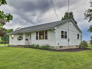 Cozy Seneca Falls Home Close to Cayuga Wine Trail!