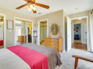 20 Mi to Austin Texas Farmhouse on 10 Acres