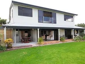 Te Puru Beach Lodge